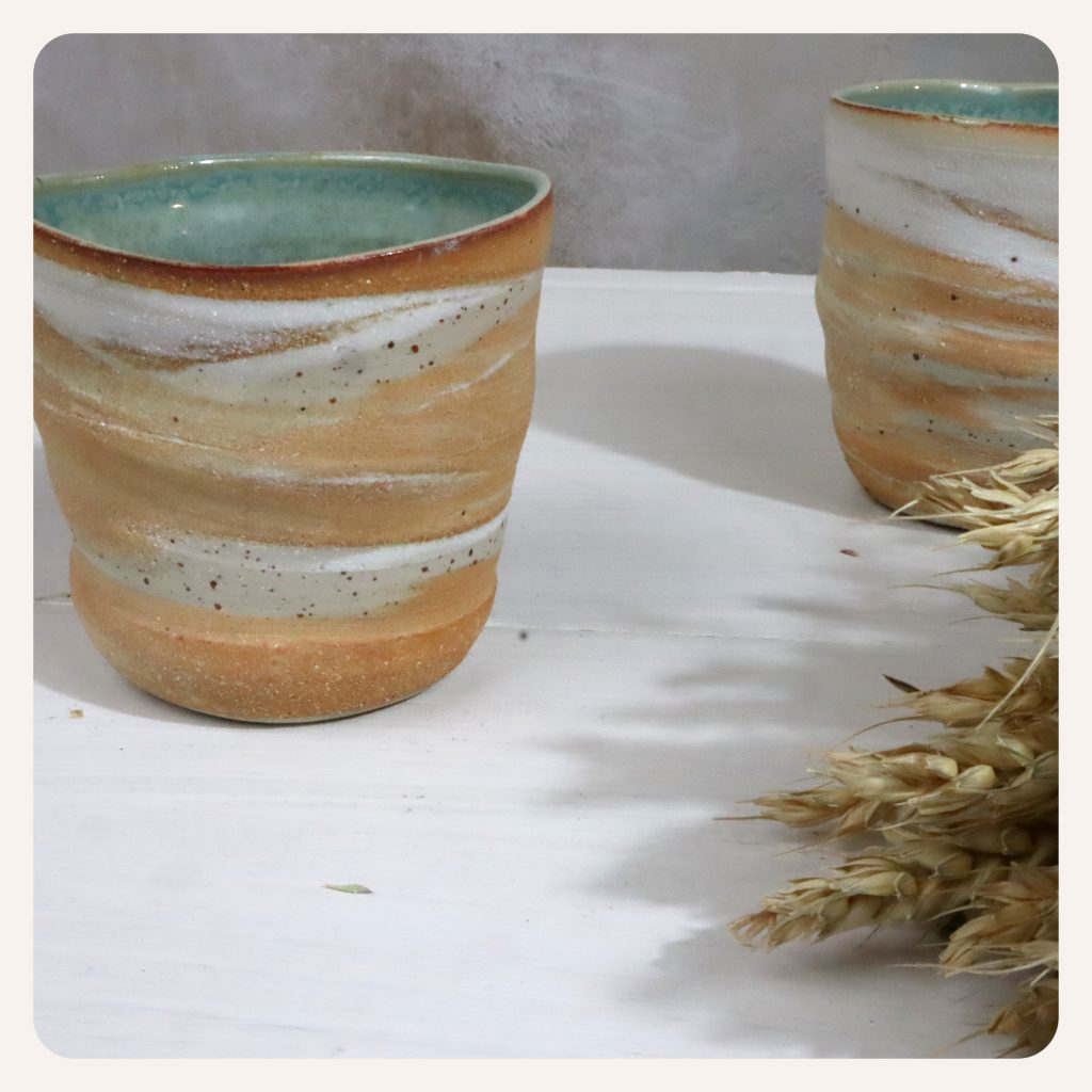gobelet artisanal turquoise en grès mélé